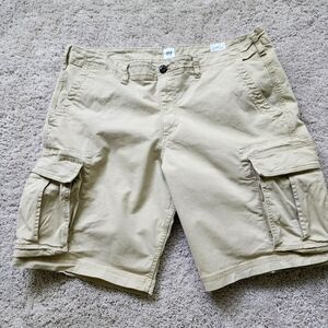 Men's Gap Cargo Shorts, Size 38 Beige Cotton